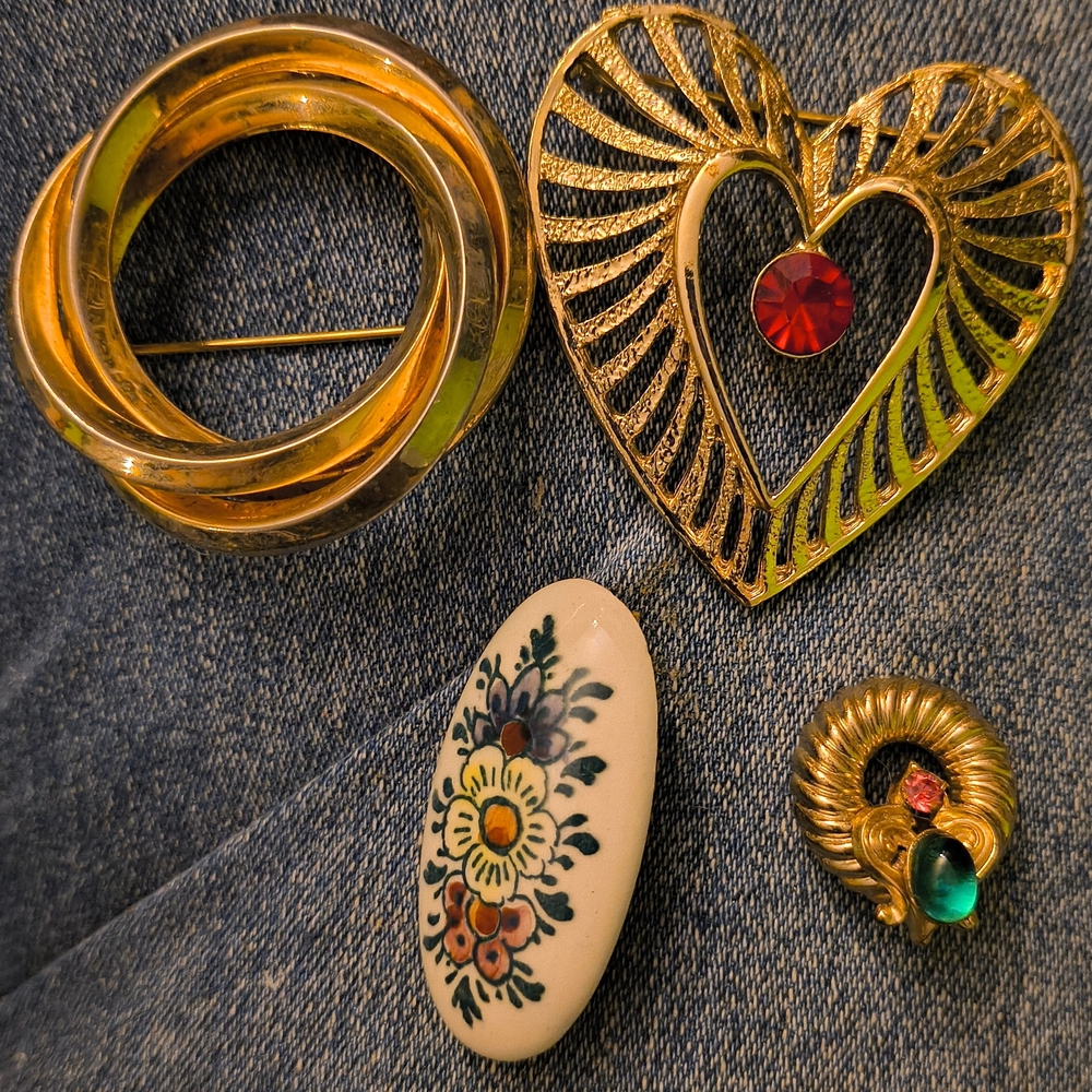 Elegant Gold and Red Heart Brooch Set